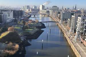 Hafencity Erstbezug: Traumblick auf Elphi und Elbe, Einbauküche, Einbauschrank Ankleide, Schrank Bad – Lucy-Borchardt-Straße 4, 20457 Hamburg – Vorschaubild 3