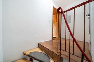 Bezugsfrei! Große 3-Zi.-DG-Whg. mit Südbalkon, Kachelofen und eigenem Gartenanteil, inkl. Garage – Die vollständige Adresse der Immobilie erhältst du vom Anbieter., 81739 Waldperlach, München – Vorschaubild 12