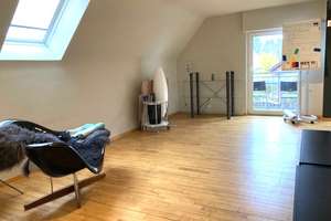 traumhafte Dachstudio-Wohnung mit Einbauküche, in Zweifamilienhaus **befristeter Zeitmietvertrag** – Am Ziegelacker 18, 50374 Erftstadt – Vorschaubild 5