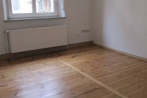 Fürth, Nähe Herrnstrasse ! Charmante 3-Zi.-Altbauwhg. 65m², EBK, Holzdielen, im EG in ruhiger Lage – Die vollständige Adresse der Immobilie erhältst du vom Anbieter., 90762 Südliche Südstadt, Fürth – Vorschaubild 2