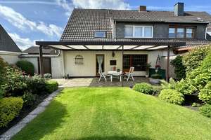 Ihr neues Zuhause in Duisburg-Rheinhausen!
Einfamilienhaus sucht neue Eigentümer – Die vollständige Adresse der Immobilie erhältst du vom Anbieter., 47228 Bergheim, Duisburg – Vorschaubild 40