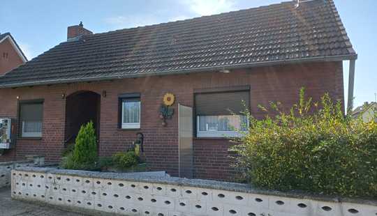 Bild von Einfamilienhaus in Essenrode mit Doppelgarage + Nebengebäuden