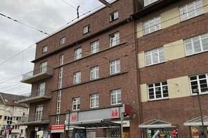 Stilvolle, vollständig renovierte 4-Zimmer-Wohnung mit Balkon und Einbauküche in Sülz, Köln