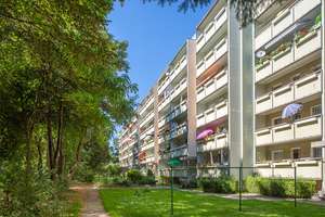 Wir sanieren für Sie: 3-Zimmerwohnung mit Aufzug und sonnigem Balkon! – Elsterwerdaer Str. 26, 1239 Prohlis-Süd, Dresden – Vorschaubild 3
