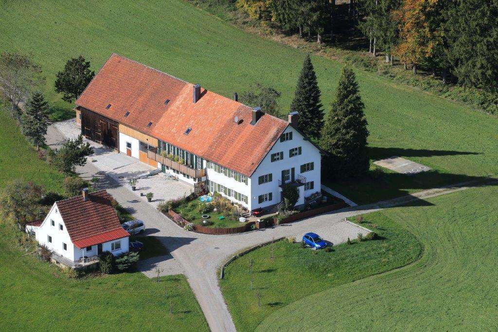 Immobilie in Breitenbrunn - Bauernhaus/Bauernhof kaufen im Allgäu, absolute Alleinlage mit ca. 11 Hektar Wiesen für Mensch & Tie - Bild 3