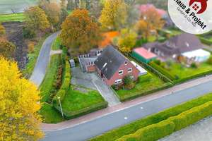 Vielseitiges Haus mit zwei Wohneinheiten in Blomberg – Ideal für Anleger – Die vollständige Adresse der Immobilie erhältst du vom Anbieter., 26487 Blomberg – Vorschaubild 1
