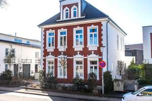Sanierte Altbauwohnung nebst Ausbaureserve und Parkplatz in Alt-Osternburg
