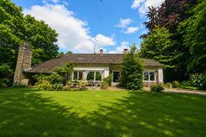 Im privaten Bieterverfahren: Sofort verfügbar - Architektenvilla in begehrter Lage von Köln-Dünnwald