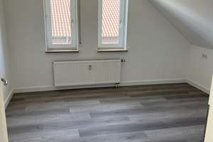 Vollständig renovierte 2-Zimmer-Wohnung mit Balkon, Keller und Tiefgaragenstellplatz in Pforzheim – Hachelallee 63, 75179 Nordstadt, Pforzheim – Vorschaubild 2