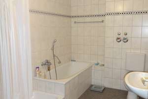 "ENTDECKE DIE MÖGLICHKEITEN !" Interessantes kleines Mehrfamilienhaus auf Erbpachtgrundstück! – Die vollständige Adresse der Immobilie erhältst du vom Anbieter., 60529 Schwanheim, Frankfurt am Main – Vorschaubild 14