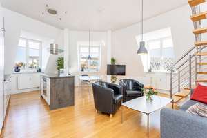 Kernsanierte Altbauwohnung mit großer privater Dachterrasse (22 m²) – Schreinerstraße 32A, 10247 Friedrichshain, Berlin – Vorschaubild 1
