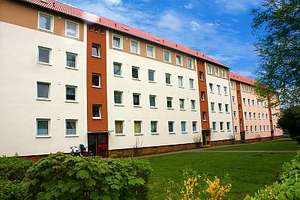 + 3 Zimmer mit Balkon +