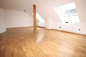 Helle 3 Zimmer Dachgeschosswohnung mit 2 Bädern in Frankfurt-Oberrad