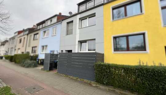 Bild von Stabiles Einkommen: Mehrfamilienhaus mit 3 Mieteinheiten!