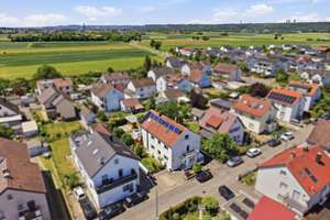Großzügiges Zweifamilienhaus mit Ausbaureserve in Top-Lage von Neu-Ulm / Burlafingen – Die vollständige Adresse der Immobilie erhältst du vom Anbieter., 89233 Neu-Ulm – Vorschaubild 2
