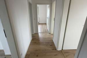 Kernsanierte 3-Zimmer-Wohnung mit Dachterrasse in Stuttgart-Untertürkheim – Sattelstraße 85, 70327 Untertürkheim (Ortsteil), Stuttgart – Vorschaubild 7