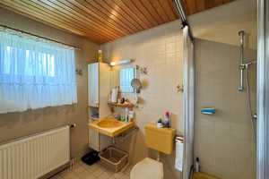 Viel Raum und Potenzial: Freistehendes Einfamilienhaus mit ausbaubarem Dachboden und großem Garten – Calw (Kreis) – Vorschaubild 32