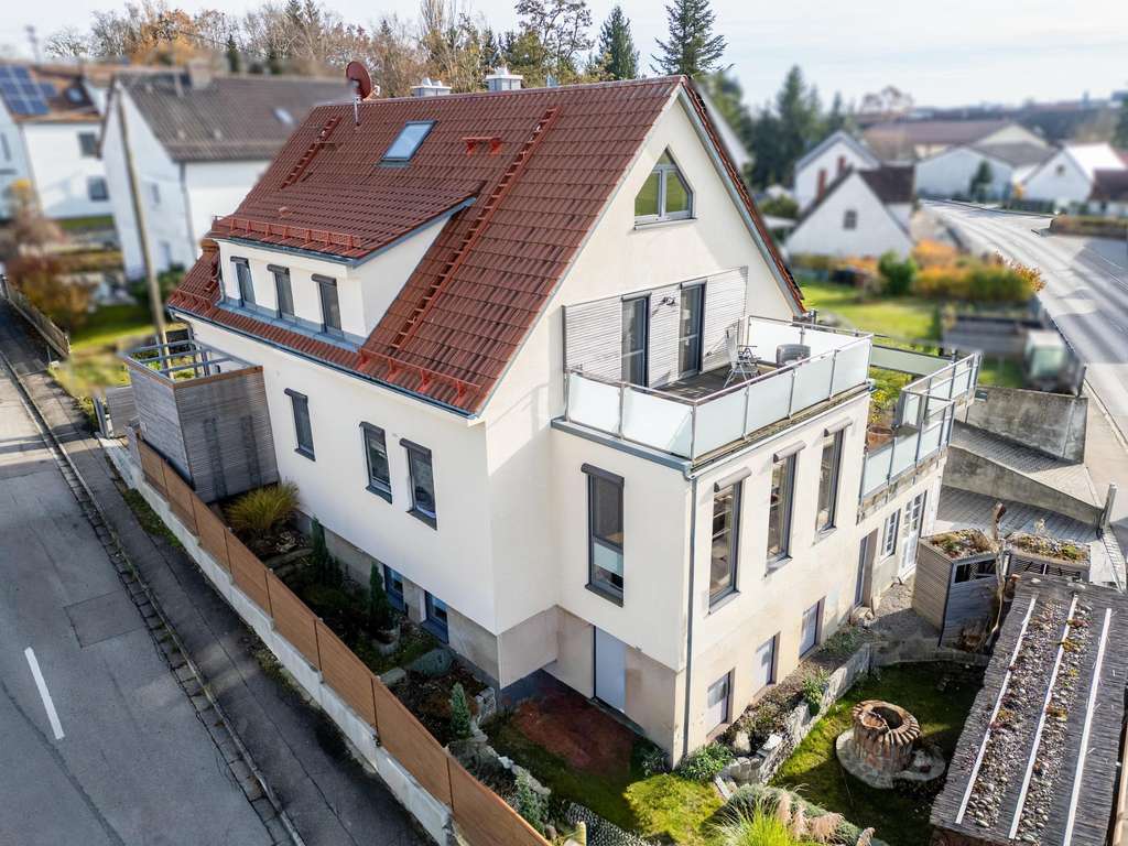 Immobilie in Neusäß - Exklusives Einfamilienhaus mit Einliegerwohnung - TOP Lage - Klasse A! 
PV-Anlage und Speicher! - Bild 0