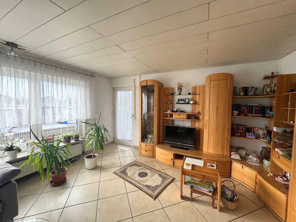 Immobilie in Küssaberg - Dangstetten-Einfamilienhaus mit Doppelgarage und Einliegerwohnung-Wohnen und Arbeiten unter einem Da - Bild 2