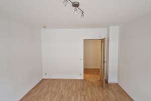 Helle 2-Zimmer Wohnung mit Südterrasse und Stellplatz – Die vollständige Adresse der Immobilie erhältst du vom Anbieter., 93053 Kasernenviertel, Regensburg – Vorschaubild 1