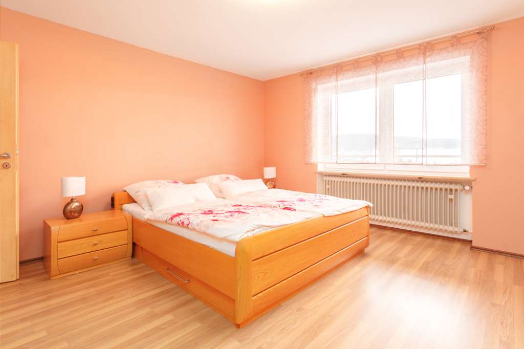 Immobilie in Velburg - Familienfreundliches Einfamilienhaus in ruhiger Lage von Velburg mit Ausbaupotenzial für Einliegerwo - Bild 4