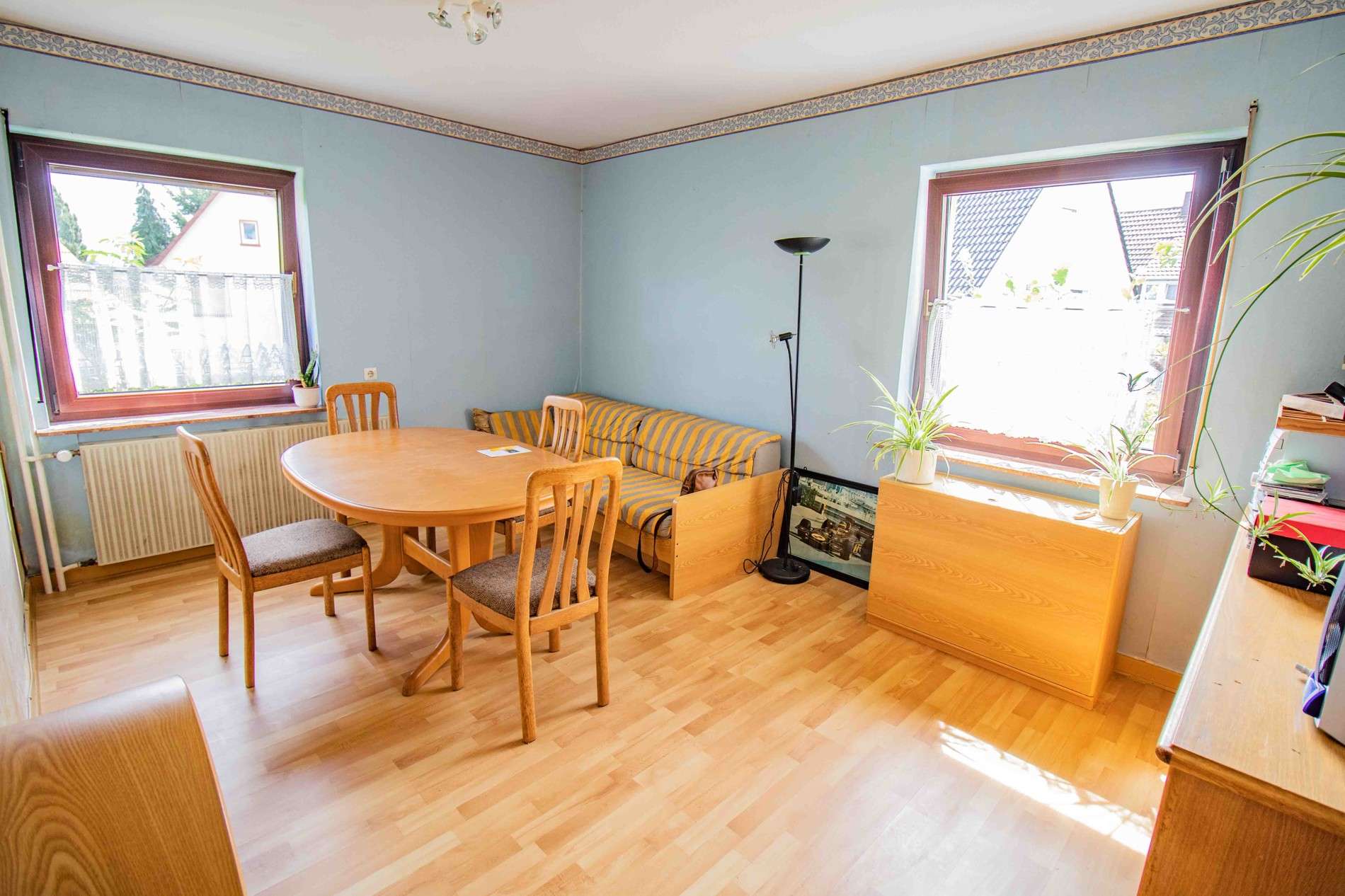 Immobilie in Eschwege - Charmantes Einfamilienhaus mit großem Garten, Doppelgarage und viel Platz zum Wohlfühlen - Bild 4