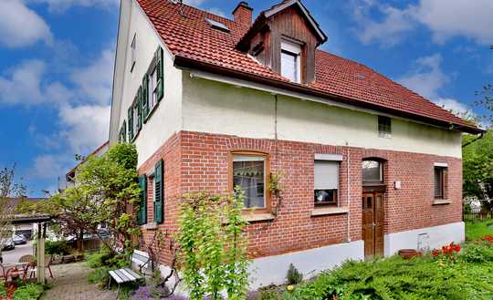 Charmantes, schönes Altbauhaus mit viel Platz zur Entfaltung