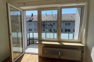 Hochwertig sanierte und vollständig möblierte 1-Zimmer-Wohnung mit Balkon in ruhiger Lage – München – Vorschaubild 2