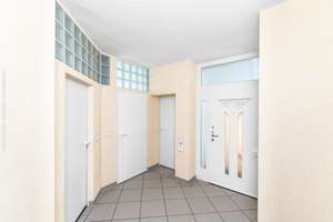 Wohnen mit Charakter: Zweifamilienhaus mit Gartenparadies und Gestaltungsfreiheit in Dreieich – Die vollständige Adresse der Immobilie erhältst du vom Anbieter., 63303 Dreieich – Vorschaubild 2