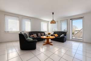 Lichtdurchflutete 2-Zimmer Wohnung mit Balkon – Simonskaul 12, 50737 Weidenpesch, Köln – Vorschaubild 1