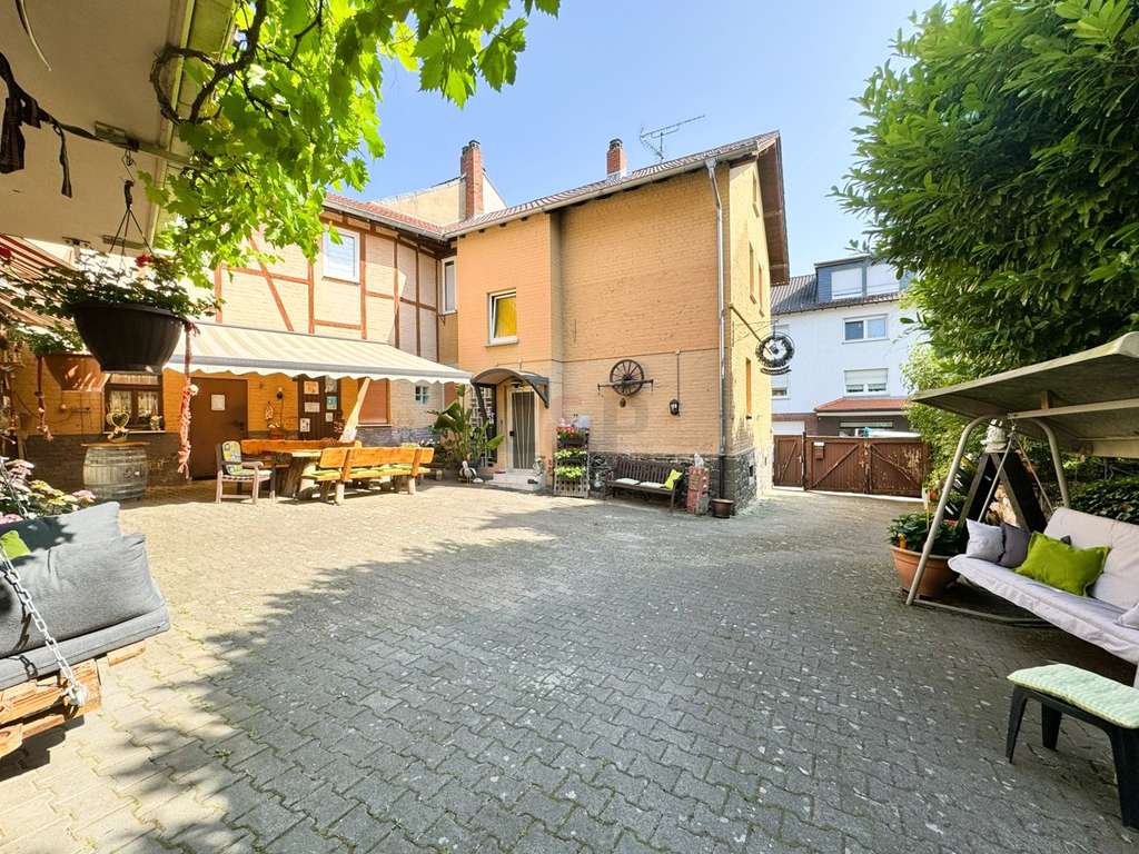 Immobilie in Maintal - Haus mit zwei Wohnungen im Schönheitsschlaf - ideal für Eigennutzer oder Kapitalanleger - Bild 1