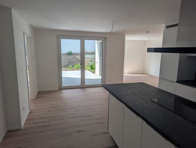 Erstbezug: hochwertige 2-Zimmer-Wohnung mit Terrasse & Stellplatz