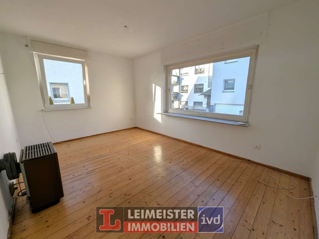 Immobilie in Hösbach - Sanierungsbedürftiges 2-FH mit großem Grundstück, Garagen und Entwicklungspotenzial in Hösbach - Bild 2