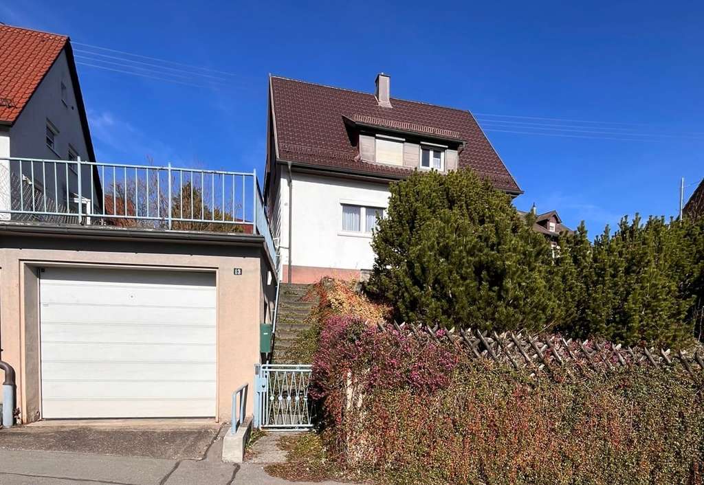 Immobilie in Albershausen - Charmantes Einfamilienhaus in Albershausen mit großem Balkon und Garten - Bild 1