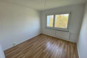 2-Raum-Wohnung mit Einbauküche, Balkon & TV-Geschenk – Wolgograder Allee 70, 9123 Hutholz, Chemnitz – Vorschaubild 4