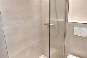 Hotel-Atmosphäre: vollausgestattetes möbliertes ehemaliges Hotelzimmer in Karlsruhe zu vermieten. – Kriegstr. 51, 76133 Innenstadt-West, Karlsruhe – Vorschaubild 8