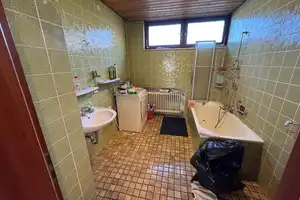 Besonderes 2-3 Familienhaus mit Garten, 3  Garagen in ruhiger Lage mit besonderer Aussicht – Im Hungerbühl 10, 73529 Ostalbkreis – Vorschaubild 7