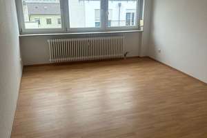 Sanierte Wohnung mit einem Zimmer und Einbauküche in Darmstadt