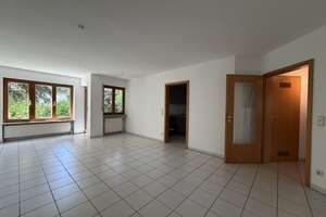Zentral und ruhig wohnen: Sehr schöne 2-Zimmer-Wohnung mit Einbauküche und Terrasse
