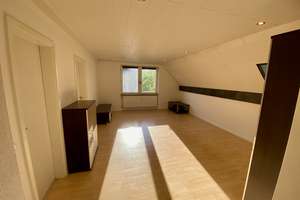 Helle Galerie-Dachgeschosswohnung mit Studio in Darmstadt-Eberstadt – Provisionsfrei von Privat! – Heidelberger Landstrasse 230, 64297 Eberstadt, Darmstadt – Vorschaubild 3