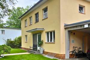 Stadthausklassiker in Bestlage mit Garten und Privatsphäre