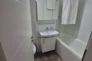 Alltagstaugliche vollmöblierte 1-Zimmer-Wohnung mit Balkon und Tiefgaragenstellplatz – Ostermayrstraße 5, 80807 Milbertshofen, München – Vorschaubild 3
