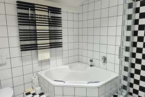 Großzügiges Mehrfamilienanwesen mit ehemaliger Gewerbefläche und Garage – Die vollständige Adresse der Immobilie erhältst du vom Anbieter., 96178 Pommersfelden – Vorschaubild 48