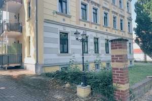 Renovierte 2-Zimmer-Wohnung im 2. Obergeschoss mit Wannenbad