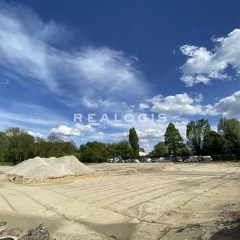 ca. 1.600 m² große befestigte Freifläche in Flughafennähe