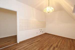 Charmante 3-Zimmer-Dachgeschosswohnung in Kassel-Harleshausen – Zum Feldlager 2, 34128 Harleshausen, Kassel – Vorschaubild 2