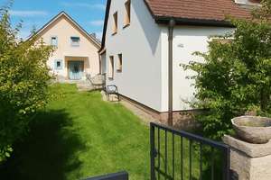 Charmante Doppelhaushälfte mit Garten, Werkstatt & Garage in Augsburg-Göggingen – Die vollständige Adresse der Immobilie erhältst du vom Anbieter., 86199 Göggingen-Nordwest, Augsburg – Vorschaubild 1