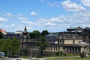 * Penthouse mit Dachterrasse und Kamin direkt am Postplatz - ID 4502 * – Die vollständige Adresse der Immobilie erhältst du vom Anbieter., 1067 Innere Altstadt, Dresden – Vorschaubild 1