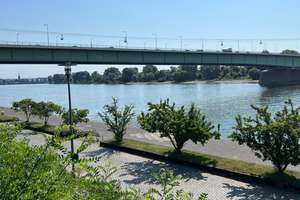 2 Zimmerwohnung in Riehl mit Balkon, Garage , Dom,- und Rheinblick!
