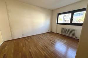 Gute Substanz, beste Lage: 3-Zimmer-Wohnung mit Loggia & viel Potenzial in Obermenzing – Die vollständige Adresse der Immobilie erhältst du vom Anbieter., 81245 Obermenzing, München – Vorschaubild 7